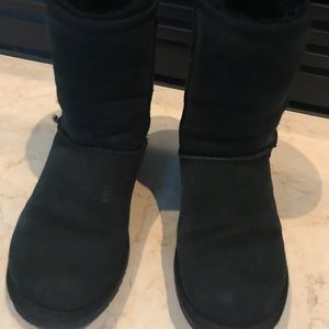 Women’s 8 UGG short boot
